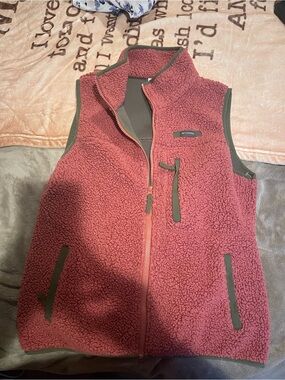 Columbia Rust Rose Sherpa Vest with Olive Trim